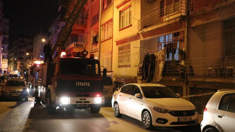 Mutfaktaki ocak yangını büyümeden söndürüldü