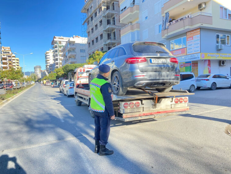 Alanya'da 3 araç trafikten men edildi