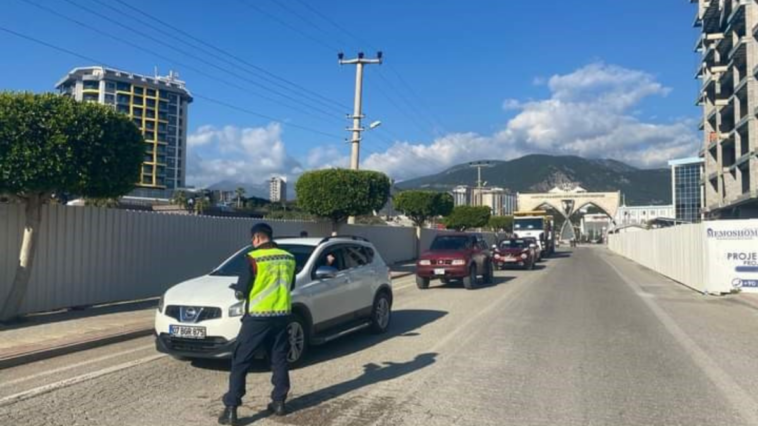 Alanya'da 526 araç ve sürücüye 1,5 milyon lira ceza kesildi