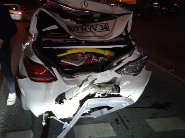 Alanya'da feci kaza: Araçlar hurdaya döndü