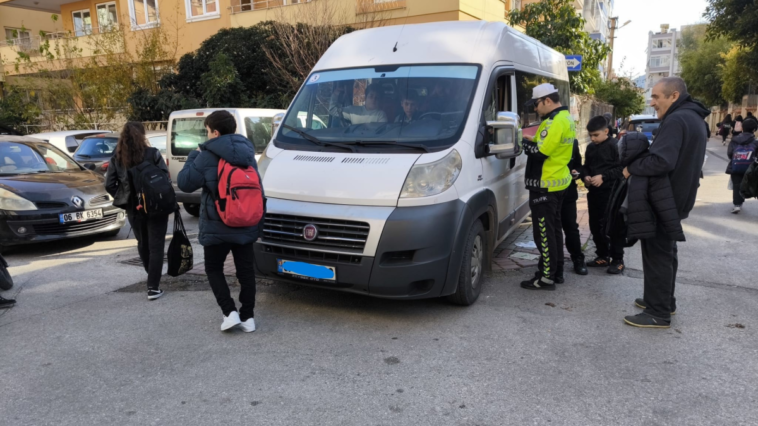 Alanya'da okul servisleri denetlendi