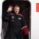 Alper Gezeravcı Türkiye'ye döndü