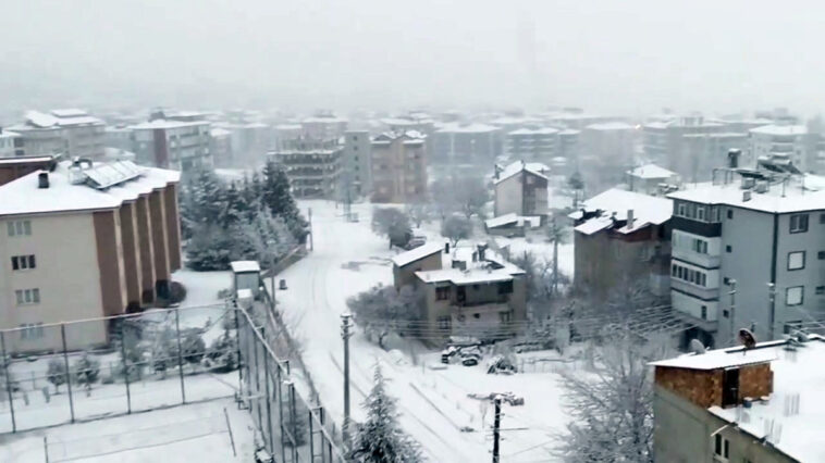 Antalya beyazlara büründü