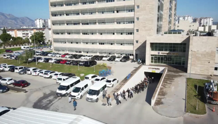 Antalya'da aranması olan 200 kişi yakalandı