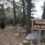 Antik kentte 3 mezar kazıldı