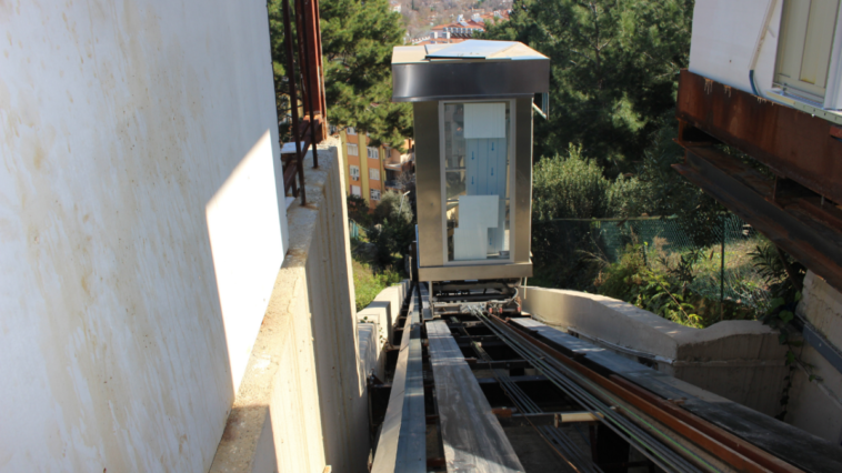 Manavgat Türkbeleni'nin asansörü tamir ediliyor