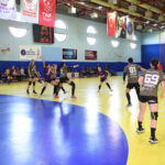 Mavi Kelebekler zirveyi bırakmıyor