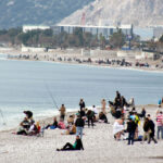 Meşhur Konyaaltı Sahili tıklım tıklım