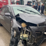 Serik'te iki otomobil çarpıştı, anne ve oğlu yaralandı