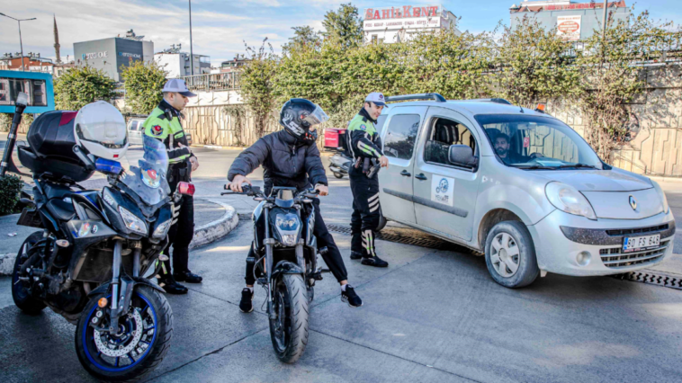 Trafik kurallarını hiçe saydılar, ceza yemekten kurtulamadılar