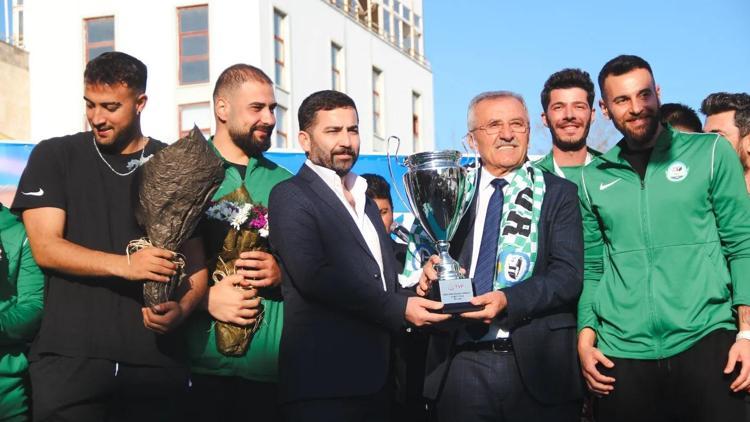 Serikli voleybolculara şampiyonluk kutlaması