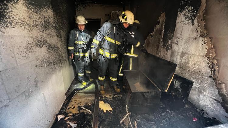 Çocuk odasında çıkan yangını itfaiye söndürdü