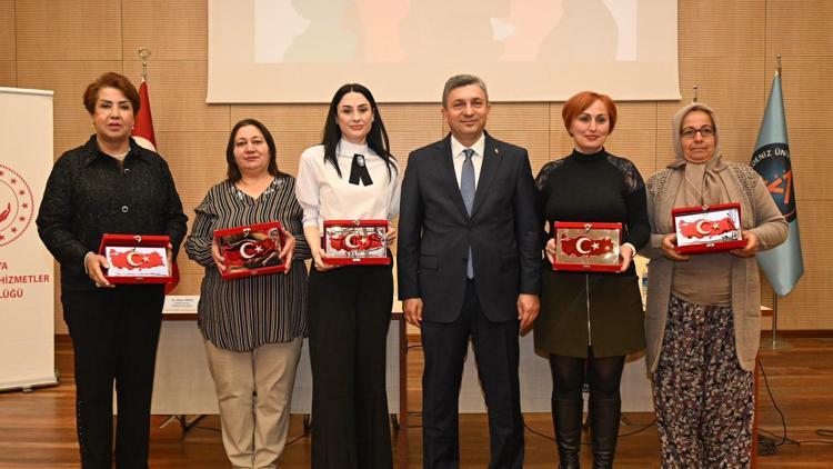 Vali Şahin: Türkiye Yüzyılı kadınlarımızın omzunda yükselecektir