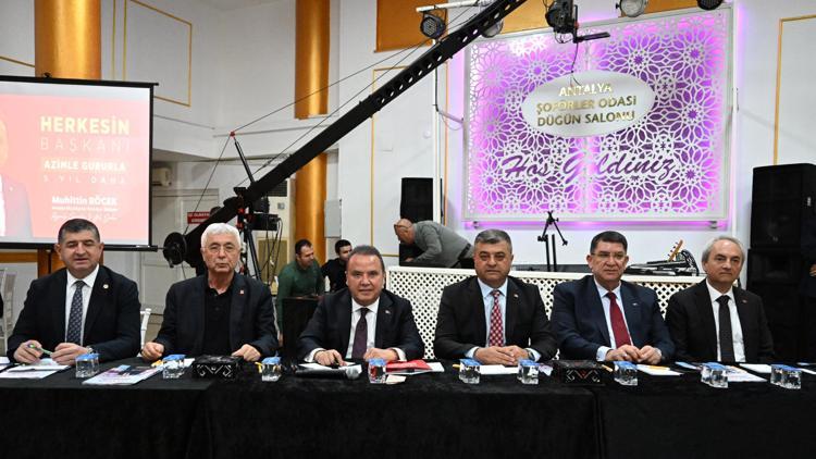 Başkan Böcek Antalyalı esnafla buluştu