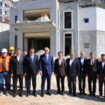 Bakan Ersoy, Kaşta turizmci ve STK temsilcilyeriyle buluştu