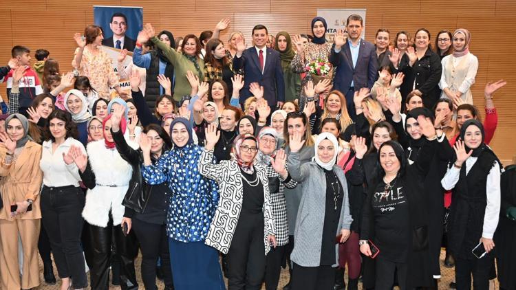 Tütüncü, emekçi kadınlar buluşmasında