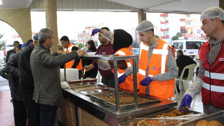 Mobil Aşevi iftarda da vatandaşların yanında