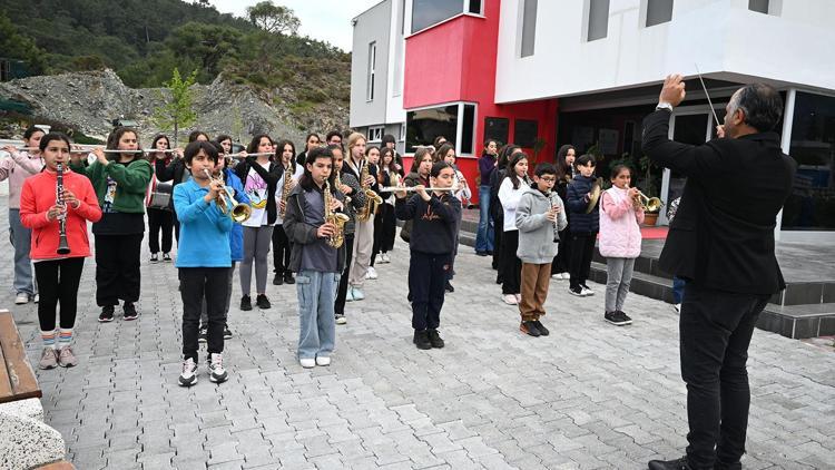 Geleceğin müzisyenleri İstiklal Marşını seslendirdi