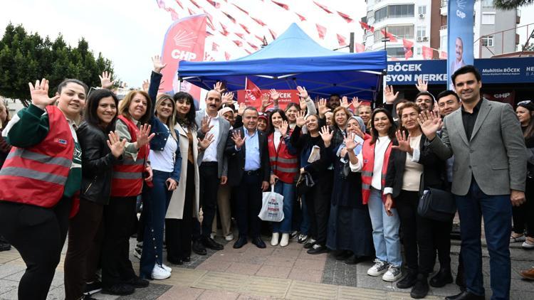 Başkan Böcek, iftarını esnaf sofrasında yaptı
