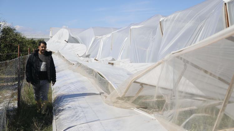 Uçuş trafiğini aksatan dolu, tarım alanlarına zarar verdi