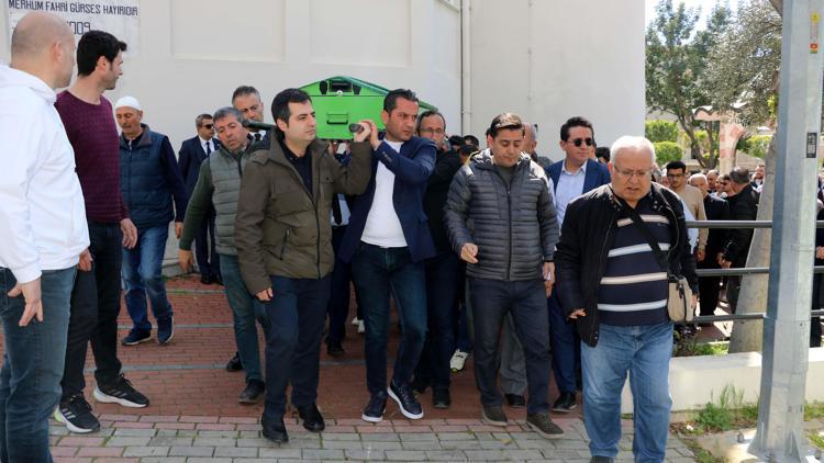 Tribünde rahatsızlanıp hayatını kaybeden Galatasaray taraftarı toprağa verildi