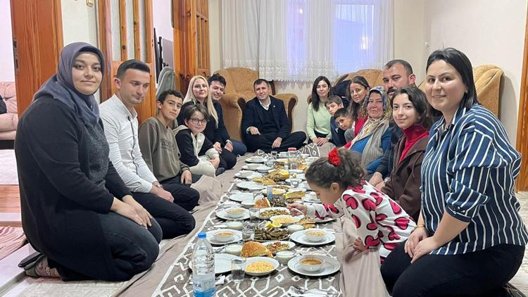 Kaymakam Altun şehit ailesiyle iftar yaptı
