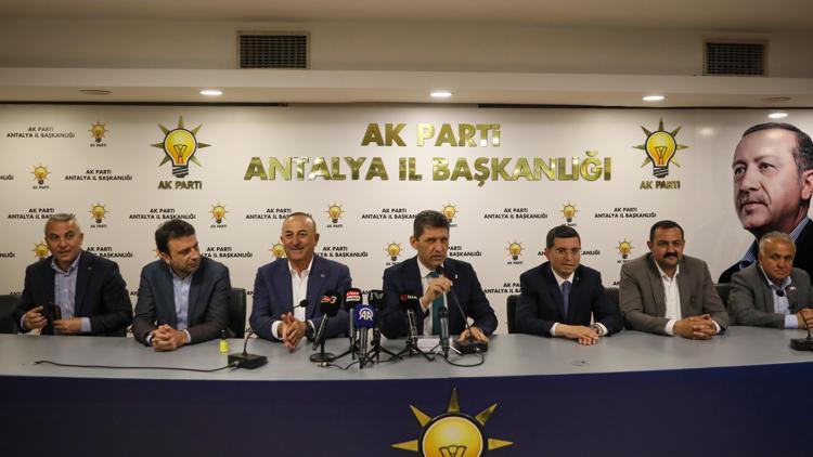 AK Partide yeni üyelere rozet töreni