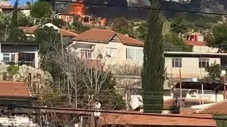 Tırnaklarıyla kazıya kazıya yaptığı gecekondusu yangında küle döndü