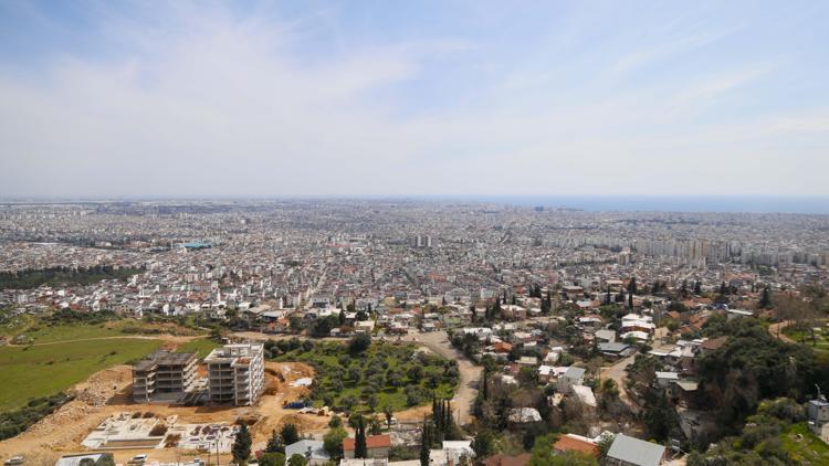 Antalyada günlüğü 3 bin liraya inşaat işçisi bulunamıyor