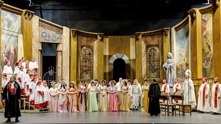 Toscaya alkış yağdı