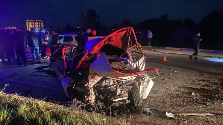 Antalyada feci kaza 3 kişi hayatını kaybetti