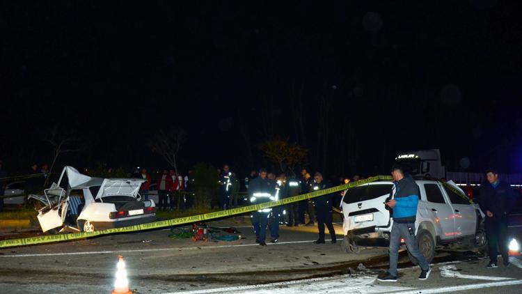 Antalyada 3 aracın karıştığı kazada 3 kişi öldü