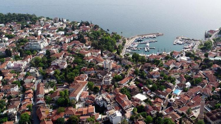 Antalyada gece nüfusu 10 bine çıkan mahallede 83 kişi oy kullanacak