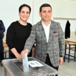 AK Parti Antalya Büyükşehir Belediye Başkan Adayı Tütüncü, oyunu kullandı