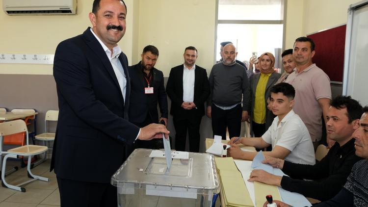 Rıza Sümer, oyunu kullandı