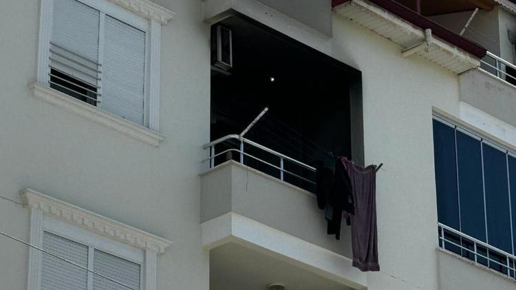 Yangında mahsur kalan 2 çocuk kurtarıldı