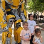 Oy kullanmaya robot kostümüyle geldi