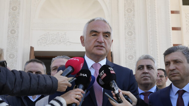 Antalya Havalimanı 800 milyon euroluk yatırımla genişletiliyor