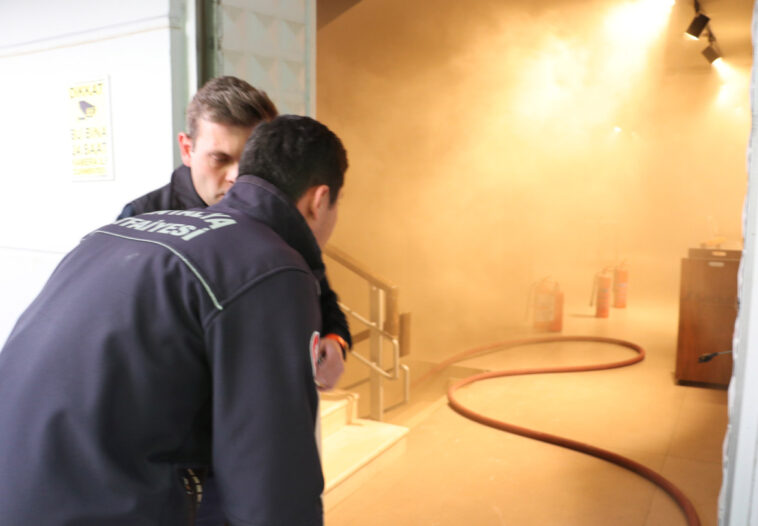 Aspendos Bulvarı'ndaki yangın söndürüldü