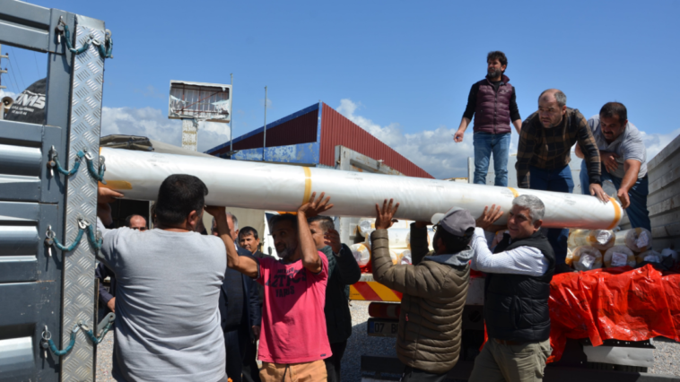 Böcek, Alanyalı hortum mağdurlarının yanında
