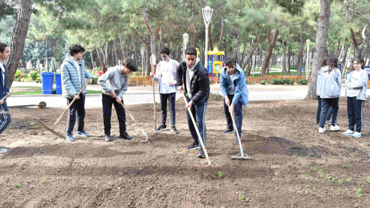 Hayatpark'ı öğrenciler çimlendirdi