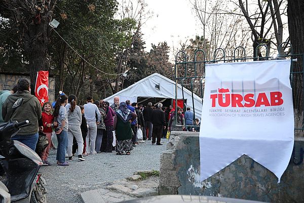 TÜRSAB'DAN HATAY'DA DEPREMZEDELERE İFTAR