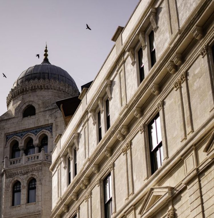 ÖZEL TASARLANMIŞ HALİYLE KAPILARINI AÇTI