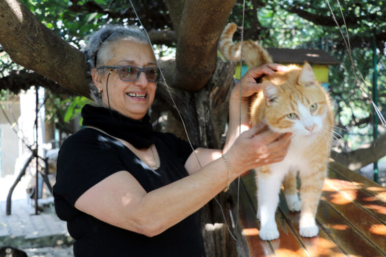 Kendini sahip hayvanlara adadı