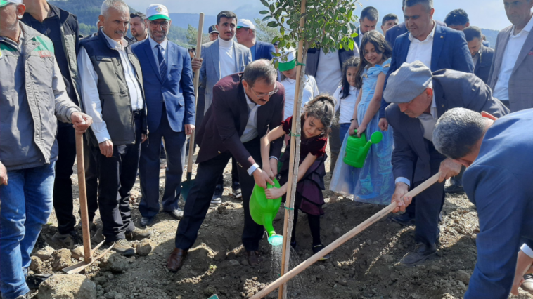 Kumluca'da 500 fidan dikildi