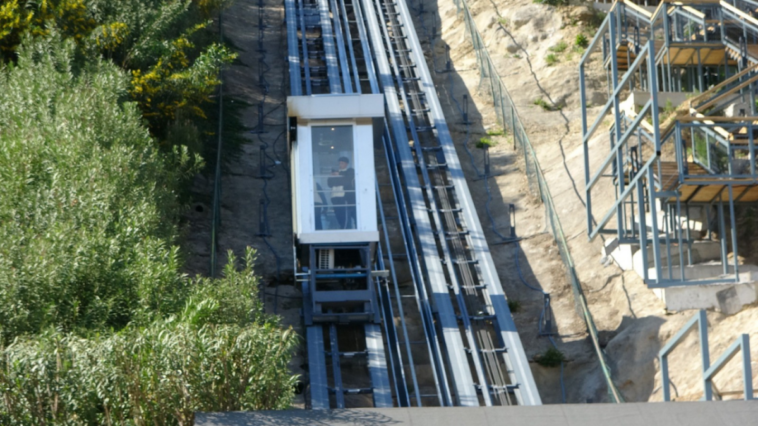 Manavgat'ta asansör operasyonu