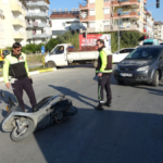 Manavgat'ta otomobille motosiklet çarpıştı 1 kişi yaralı
