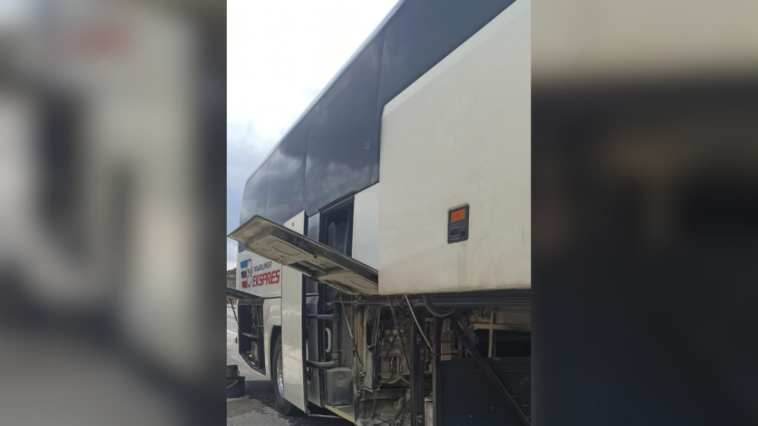 Manavgat'ta seyir halindeki otobüste yangın çıktı