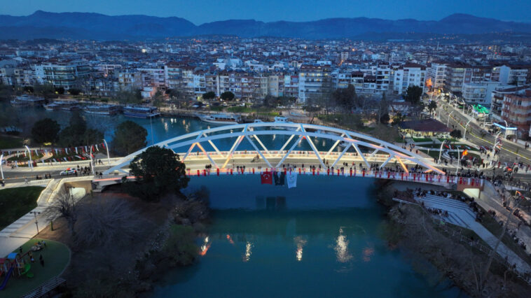 Manavgat'ta 'Taşıt Köprüsü'ne konserli açılış