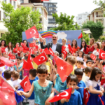 Miniklerle 23 Nisan'ı kutladı